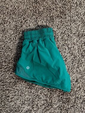 Lululemon NWOT Hotty Hot Shorts Low Rise 2.5” Cascadia Green Size 2